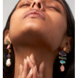 Pendientes largos esmaltados asimétricos con perla. Bisutería online