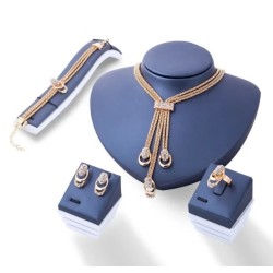 conjunto bisuteria dorado elegante