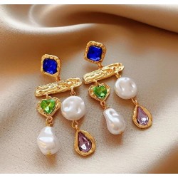 pendientes dorados con perlas