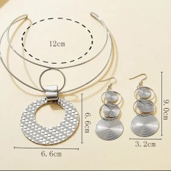 Collar Rigido Chapado en Plata Ley 925 con pendientes a juego.