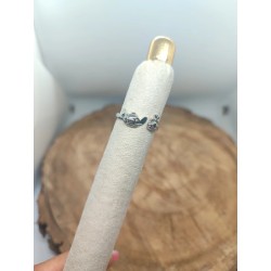 Anillo Stitch en Plata de Ley ajustable para niñas o mujeres.