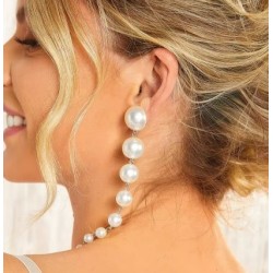 pendientes largos con perlas